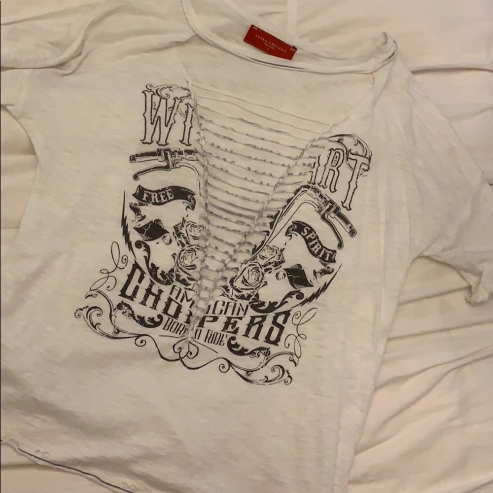Distressed band tee with choker